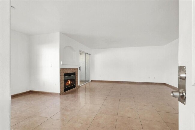 Foto del edificio - 2 Bedroom 2 Bathroom Ground Floor Condo Unit!