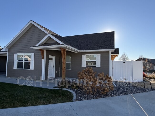 Building Photo - 1405 Harmony Ct