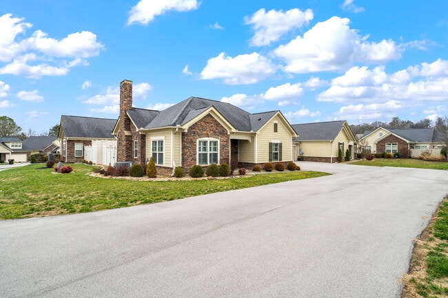 Building Photo - 4935 Willow Bluff Cir