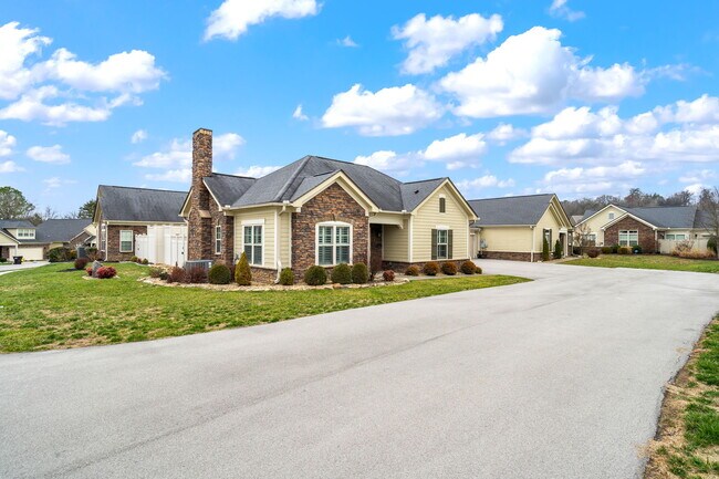 Foto del edificio - 4935 Willow Bluff Cir