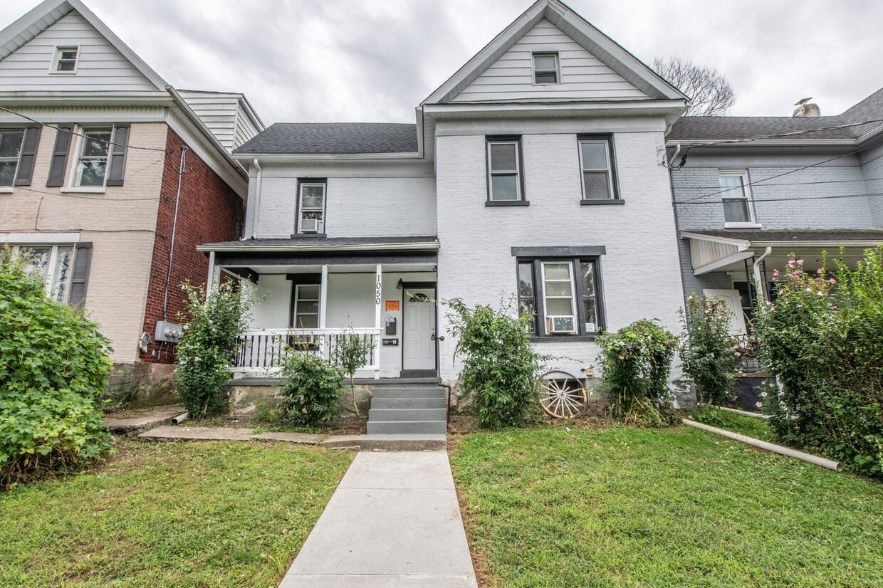 Primary Photo - 1050 W Nesquehoning St