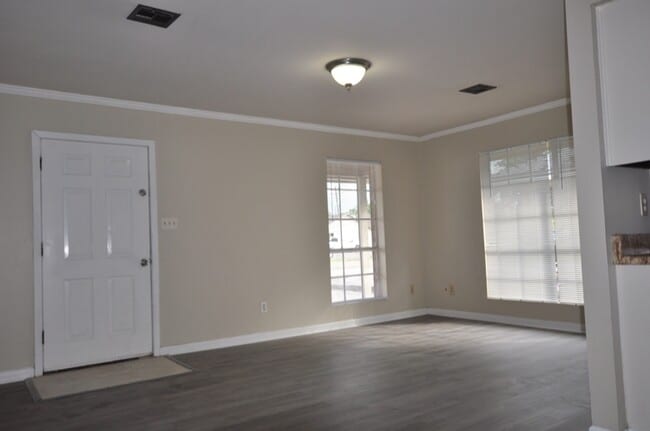 Building Photo - 107 Antoinette St