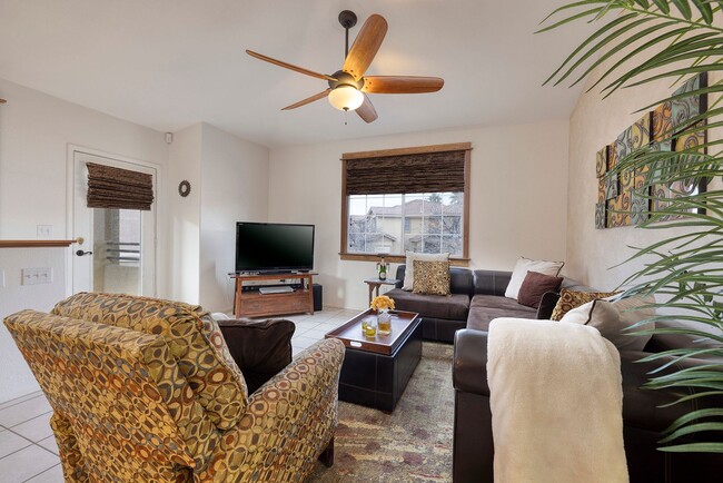 Foto del edificio - Entertainer's 2 Bd, 2 Bth Furnished Summer...