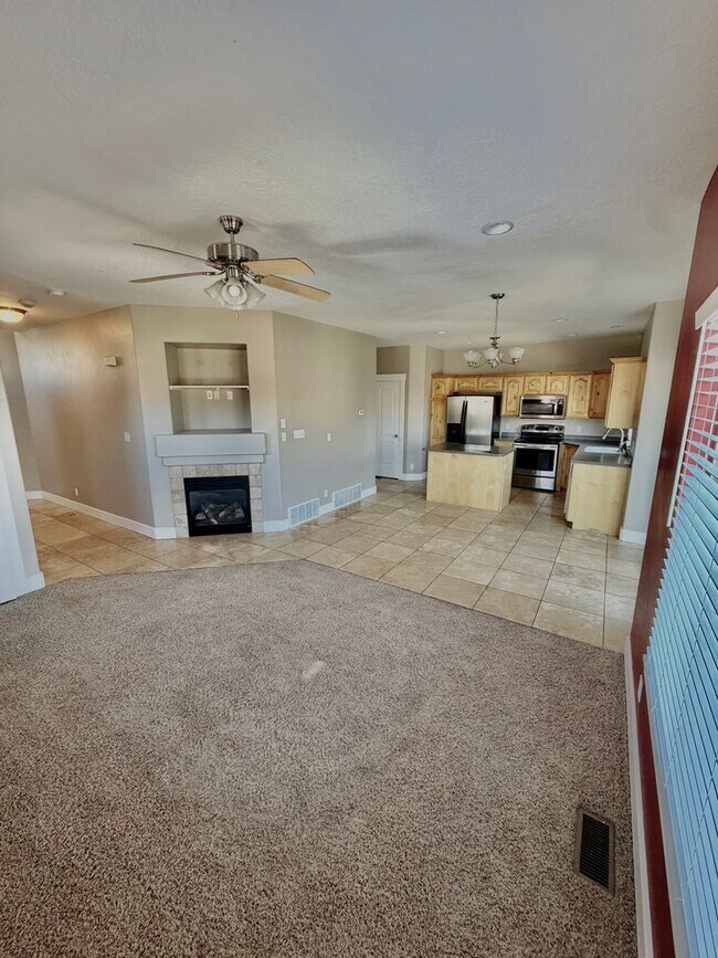 Foto del edificio - Lehi 3 Bedroom Town Home Pets OK