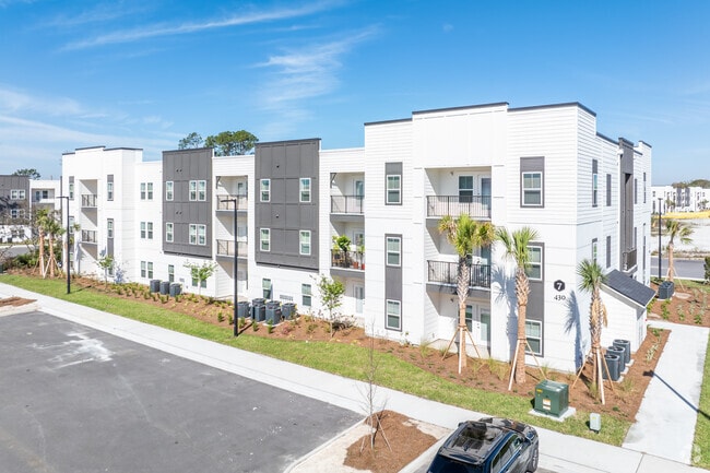 Building Photo - Flagler Crossing