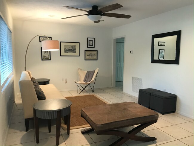 Foto del edificio - 1526 S Osprey Ave