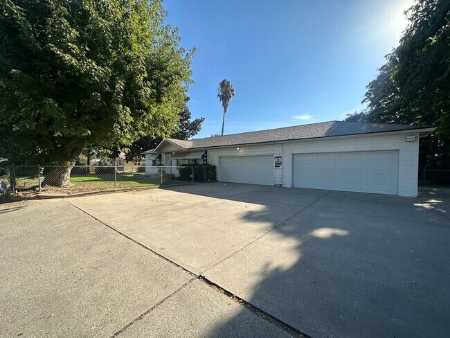 Building Photo - 4930 Geer Rd