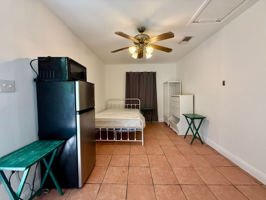 Building Photo - 12014 El Sendero St