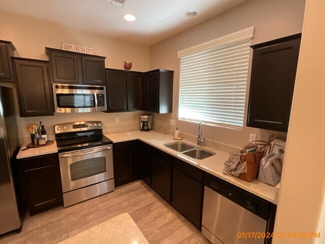Building Photo - 4761 E Portola Valley Dr