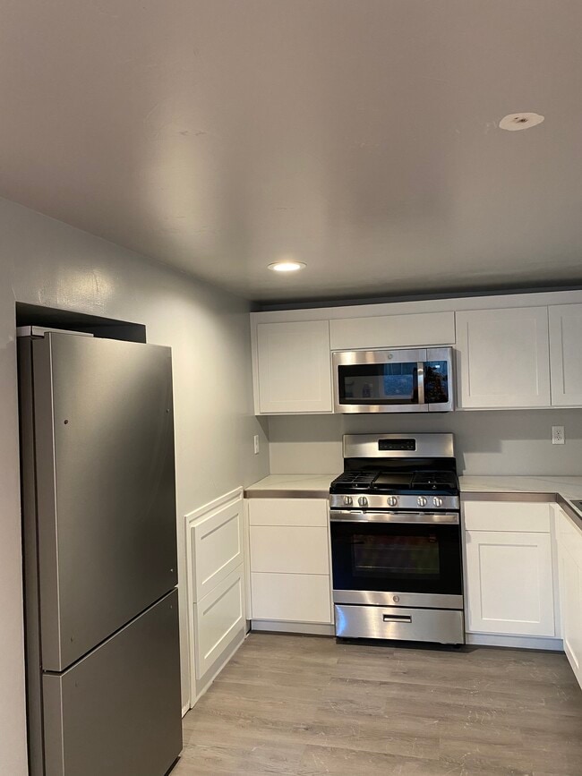 Kitchen - 473 E 9th St