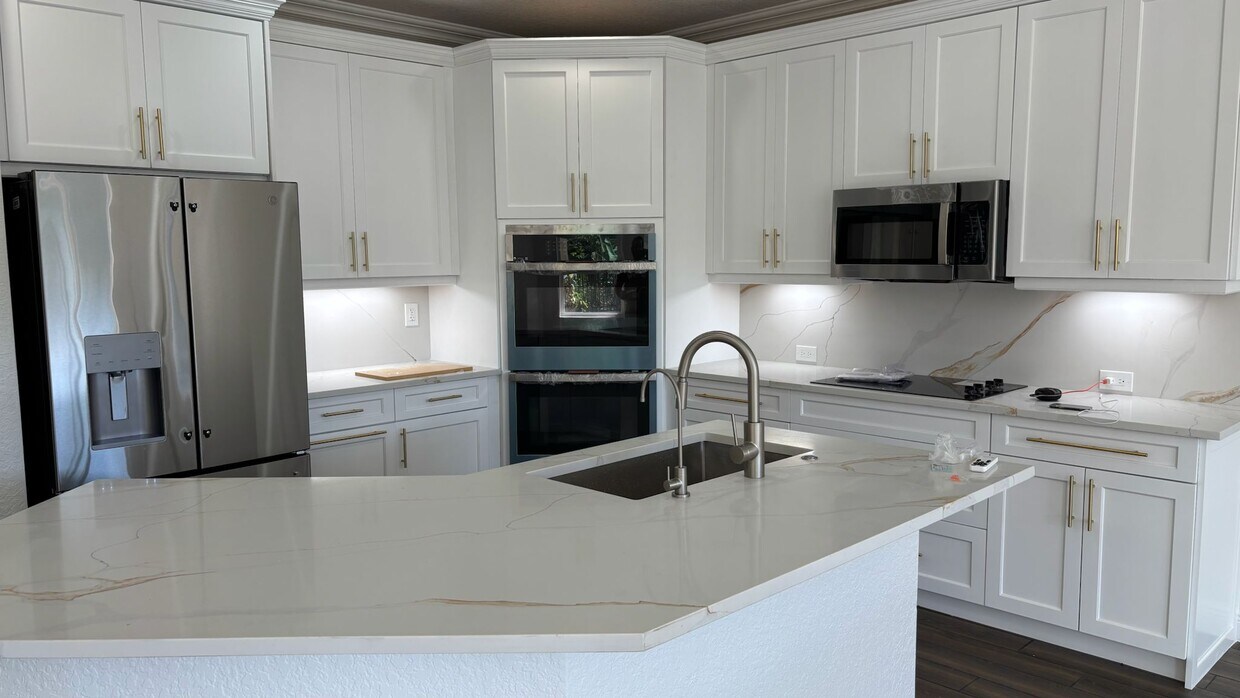 Foto principal - 15831 Menton Bay Ct