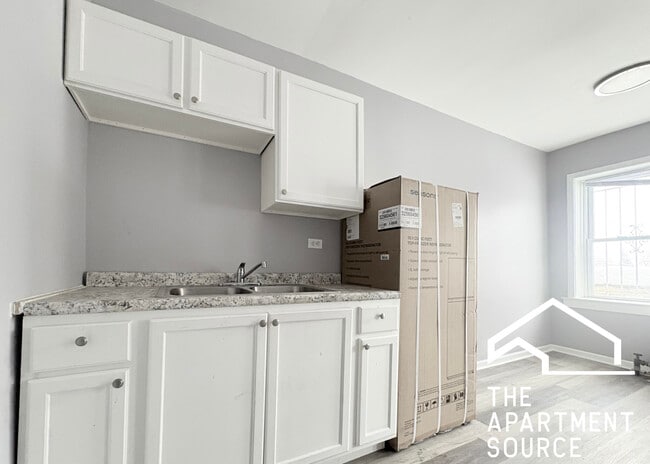 Building Photo - 6226 S Western Ave