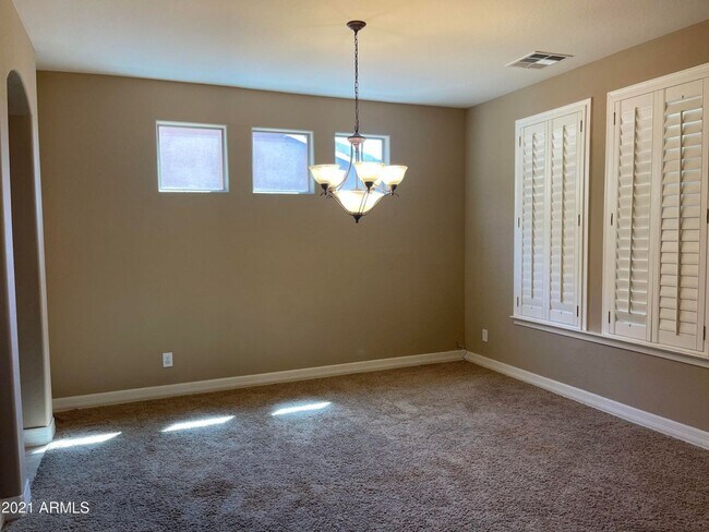 Foto del edificio - Charming 5 Bed 3.5 Bath 3 Car home in Nort...