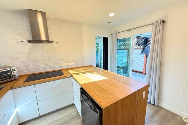 Building Photo - Pequito DUPLEX