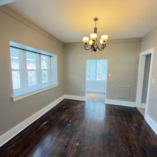 Foto del edificio - Charming 3 bedroom home with laundry included!