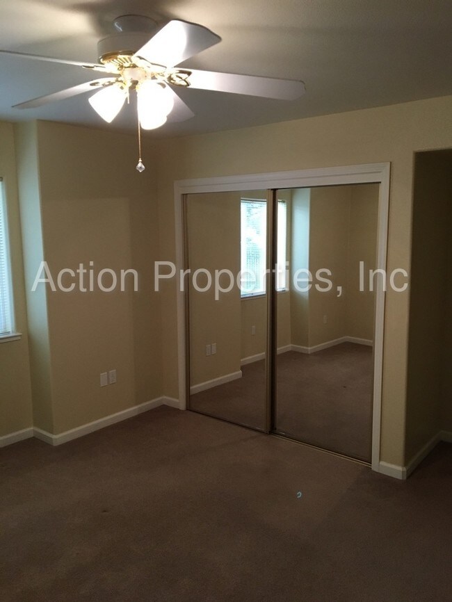 Building Photo - 830 G St