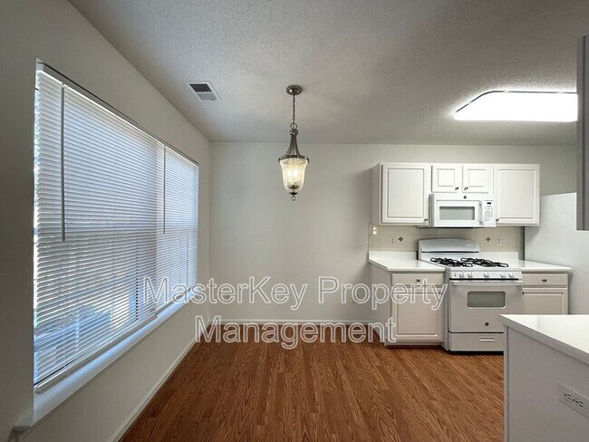 Foto del edificio - 5612 Sorrell Crossing Dr