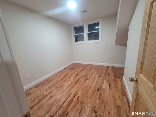 Foto del edificio - 564 Fairfield Ave