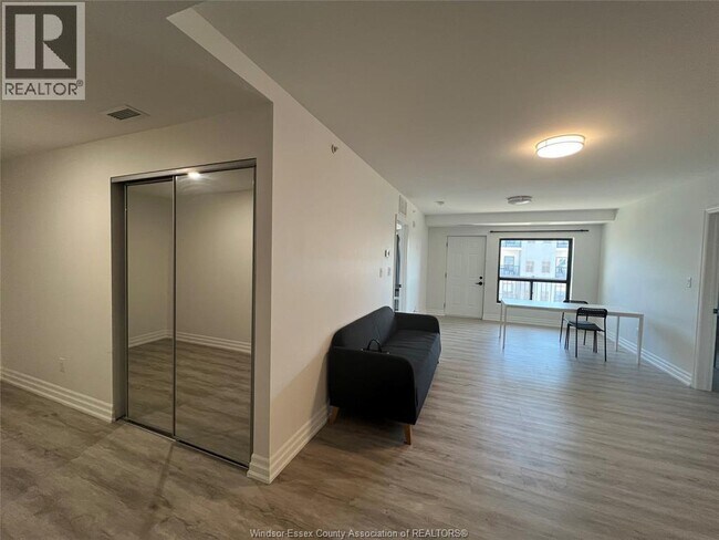 Photo du bâtiment - 3320 Stella Crescent