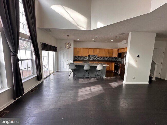 Building Photo - 206 Golden Eagle Way