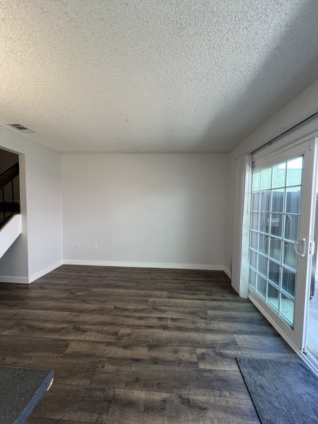 Building Photo - 10845 Coloma Rd