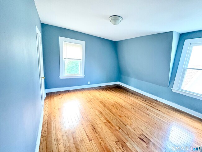 Foto del edificio - 120 Wilcox Ave