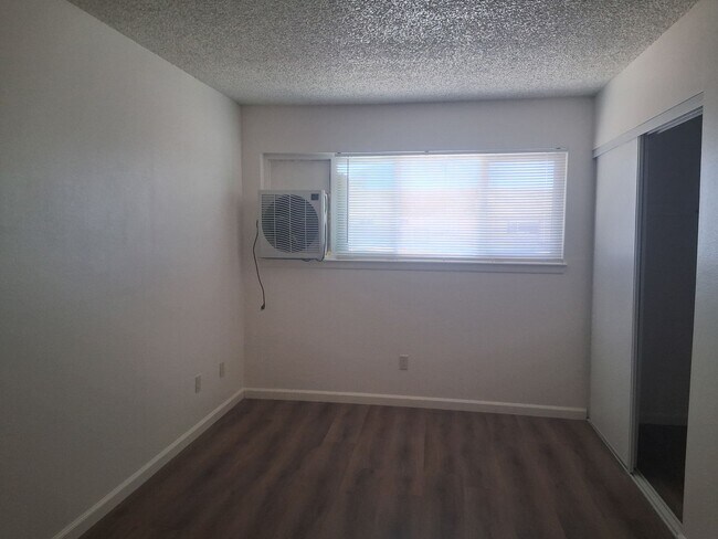 Foto del edificio - 964 W Center St