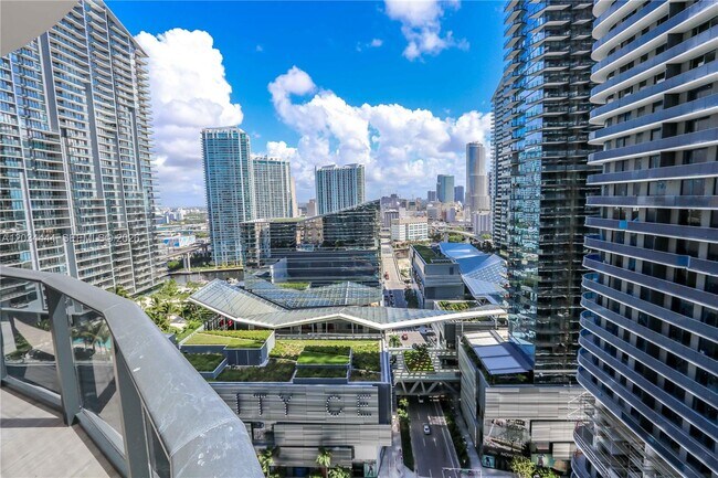 Foto del edificio - 45 SW 9th St