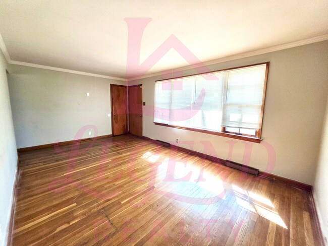 Foto del edificio - Move-In Ready 2 Bed Home with Sunroom, Garage & Fenced Yard