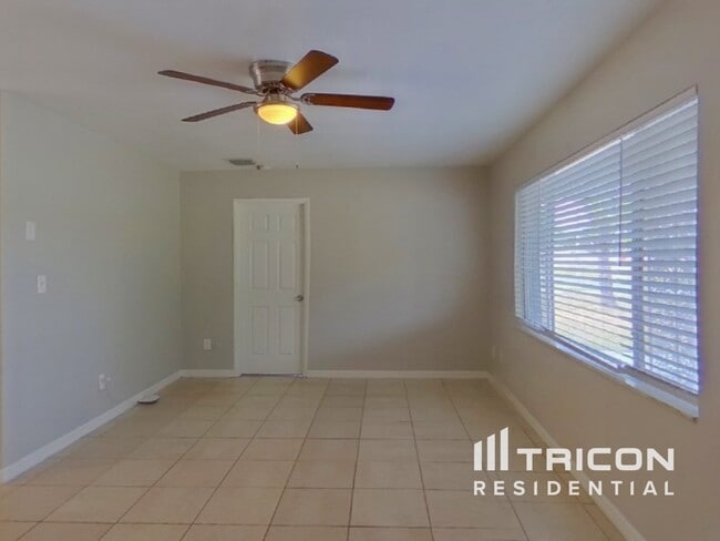 Building Photo - 2529 Brentwood Dr