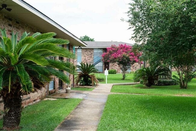 Building Photo - Lux of Lafayette