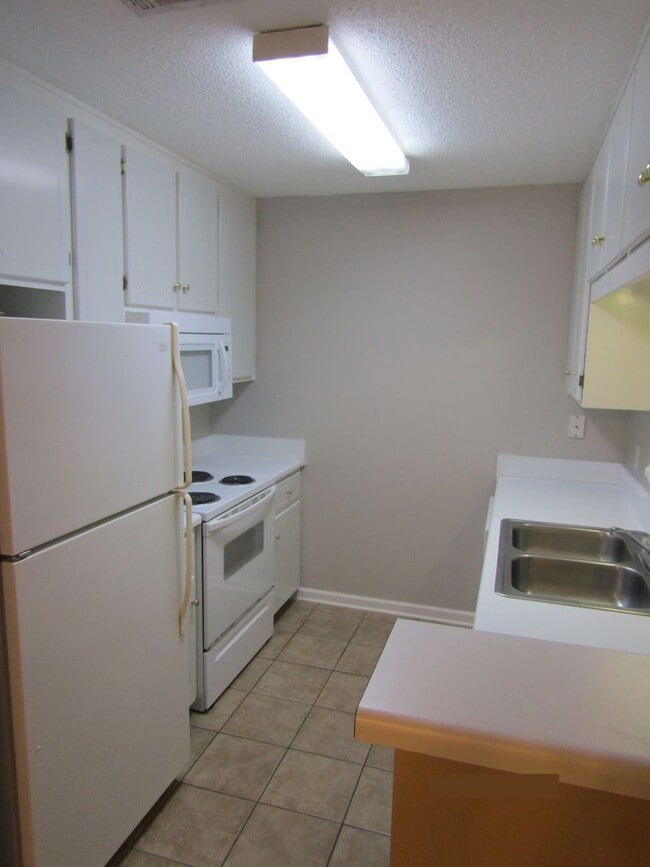 Building Photo - 135 Woodberry Dr
