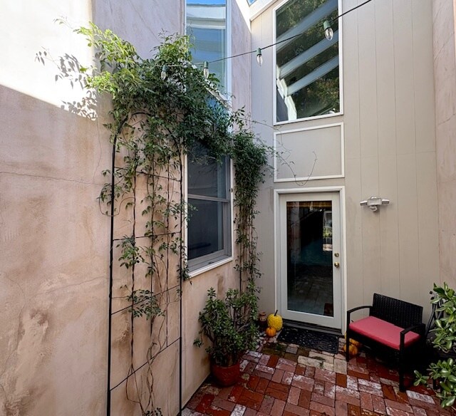 Patio delantero - 1948 S Holt Ave