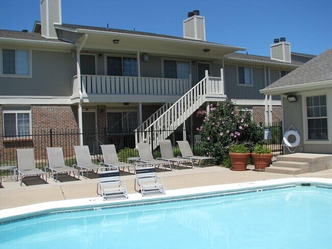Piscina con asientos - Hearth Hollow