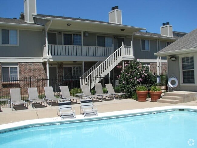 Swimming Pool with Seating - Hearth Hollow
