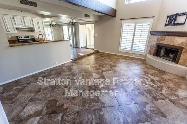 Building Photo - 4924 E Hazel Dr