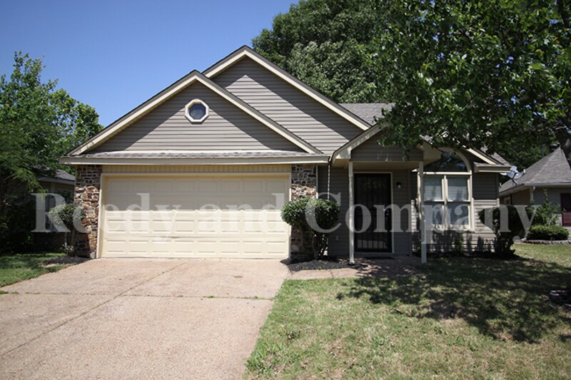 Primary Photo - 2705 Bay Pointe Cir N