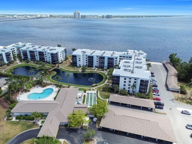 Riverfront Condo Location 1,100+ square fe... - Riverfront Condo Location 1,100+ square fe...