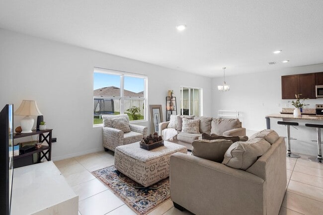 Foto del edificio - 5125 Fiddlewood Way