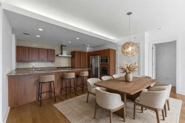 Building Photo - 210 Lee Barton Dr