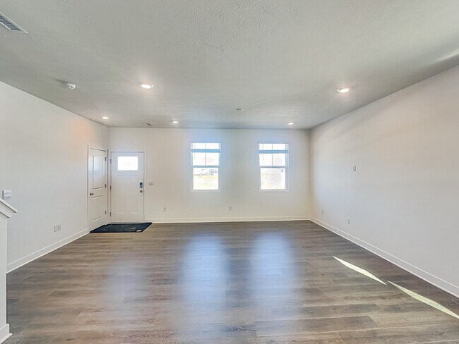 Foto del edificio - 6199 Rhinecliff Dr