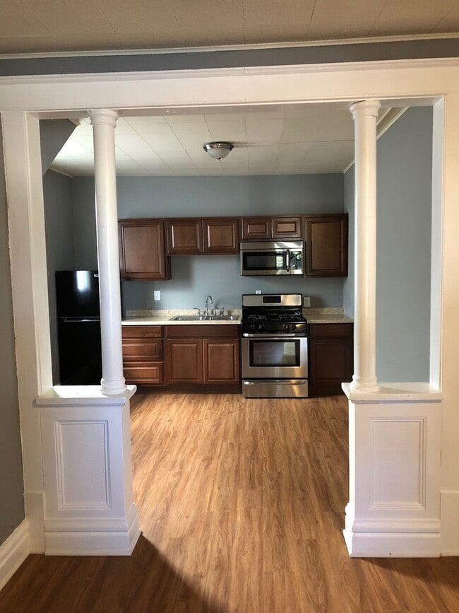 Building Photo - Downtown Apartment