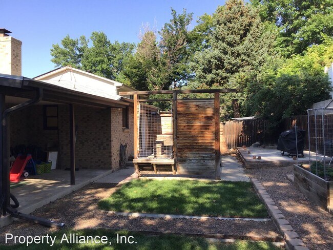 Building Photo - 3 br, 2.5 bath House - 8963 W. La Salle Av...