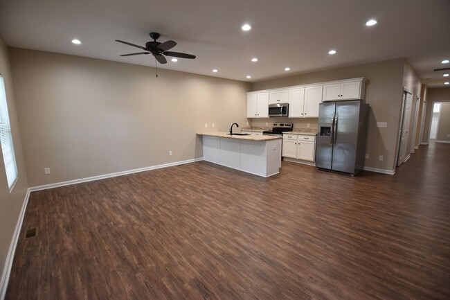 Building Photo - Kara  703-707