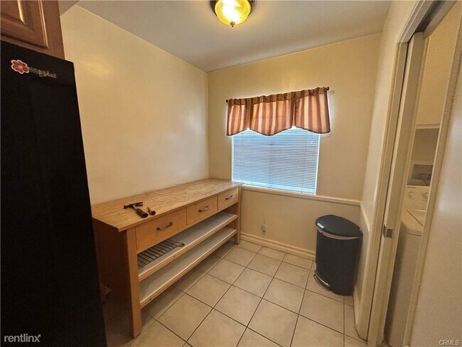 Building Photo - 3 br, 2 bath House - 622 N Leaf Ave