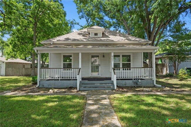Building Photo - 407 E 7th St