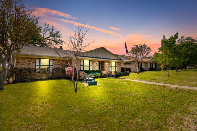 Foto del edificio - 2420 Pinehurst Ln