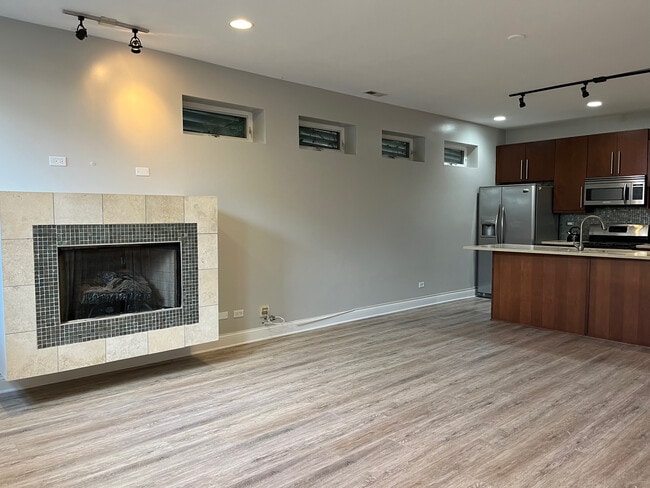 Building Photo - 1231 E 46th St