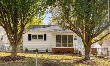Building Photo - 403 Village Dr