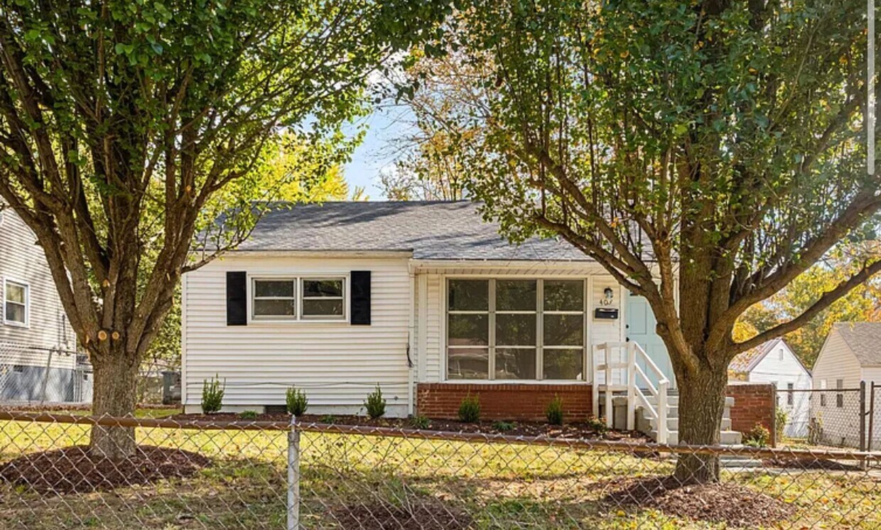 Primary Photo - Gorgeous updated 2 bedroom with basement!